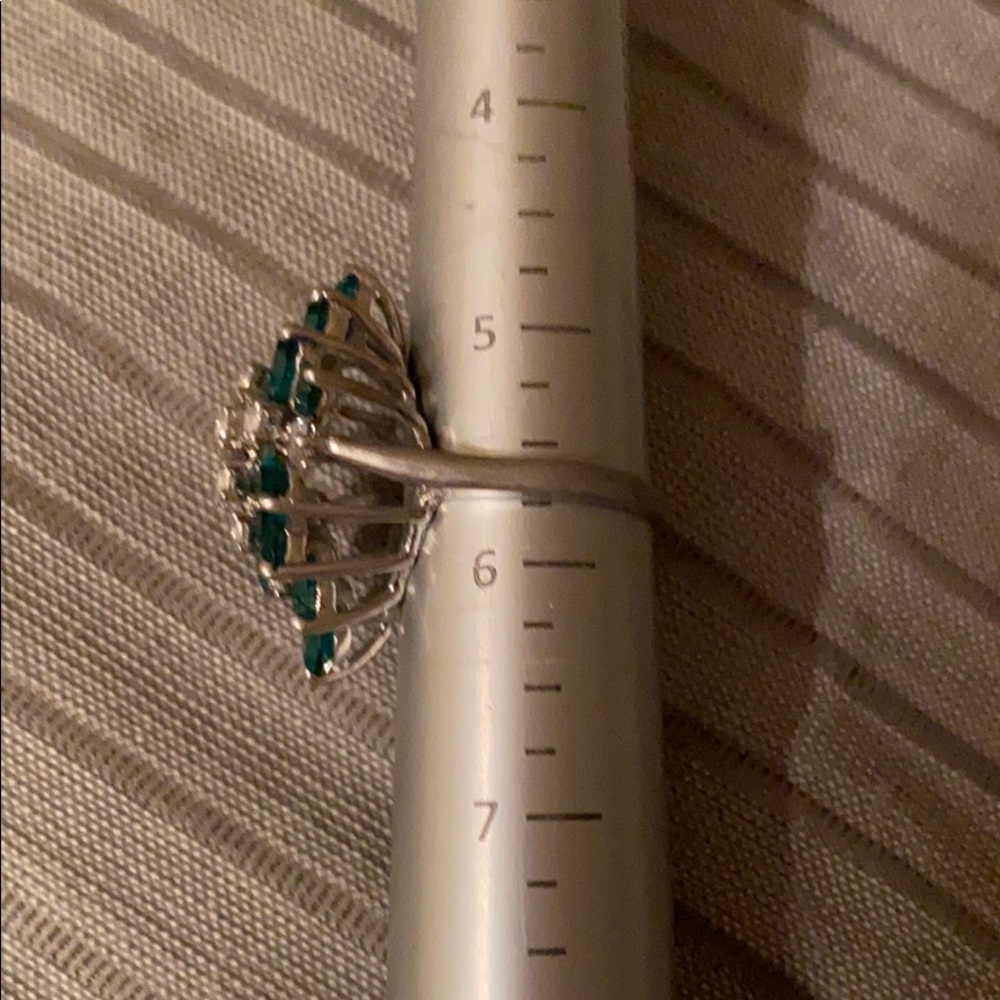 Sterling Silver emerald and CZ stone vintage ring - Picture 5 of 5